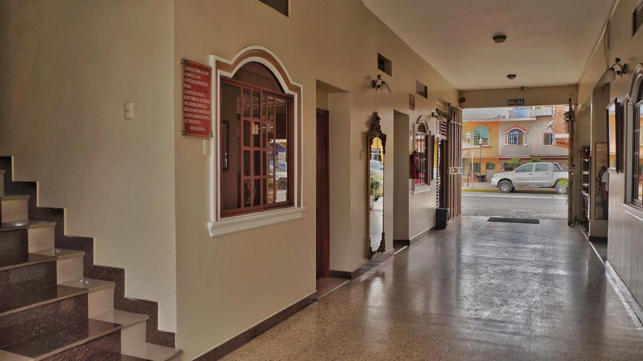 Vallejo Hotel Huaquillas Bagian luar foto
